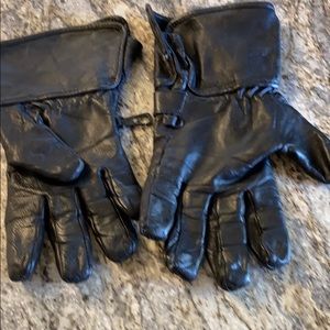 Riding gloves